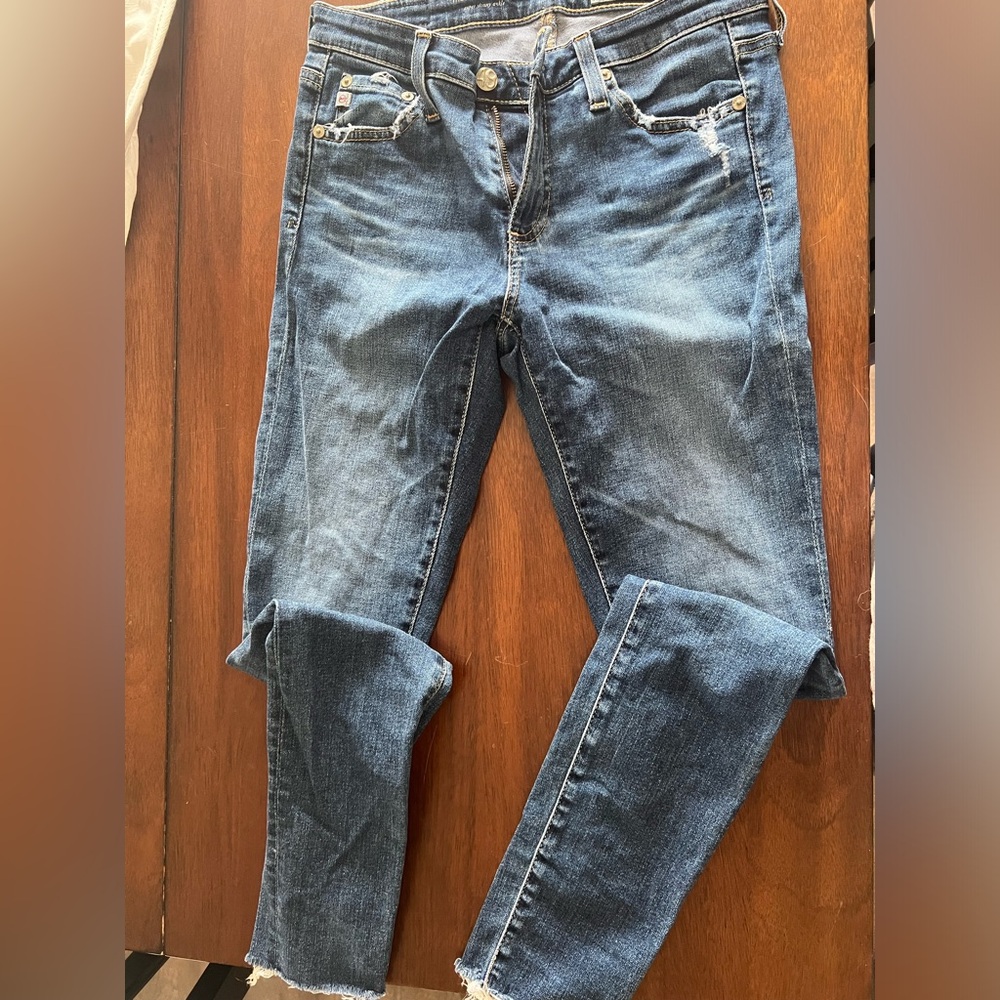 AG raw hem ankle skinny jeans. Size 26.